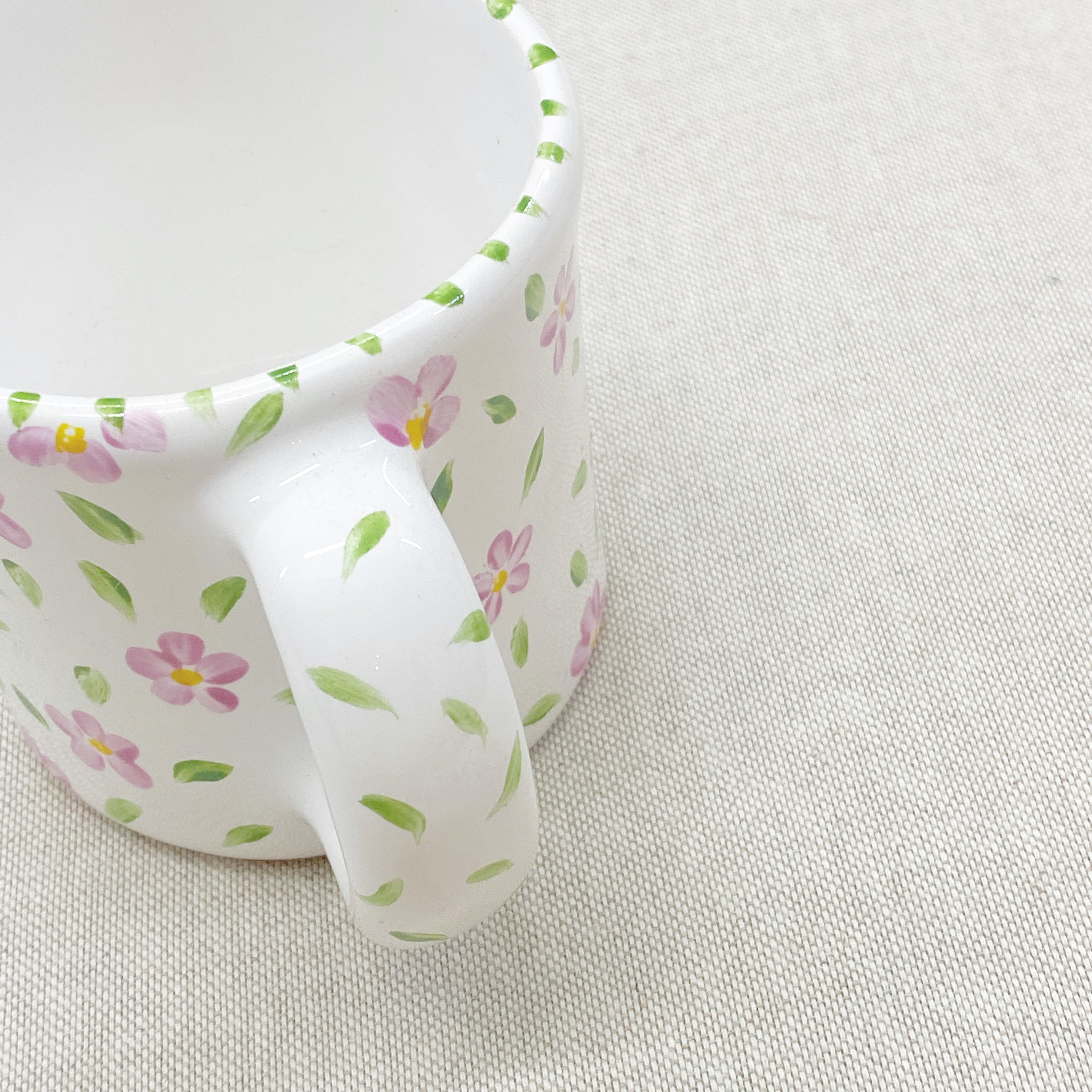 taza chica de cerámica pintada · flores - Barioles Casa